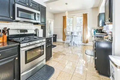 Photo 3 - 111) Downtown Norfolk | Plenty of Parking | 7 beds