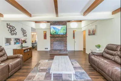 Photo 2 - 472) Cozy 5 Bedrooms | Spacious | Outdoor Area