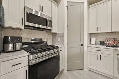 Photo 5 - Spacious 3BR Houston Stay | Sleeps 10