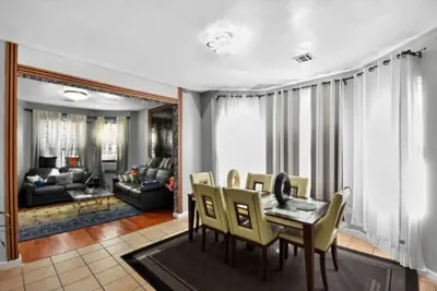 Photo 4 - Massive 5 bedroom | Close to NYC