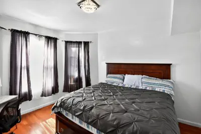Photo 3 - Massive 5 bedroom | Close to NYC
