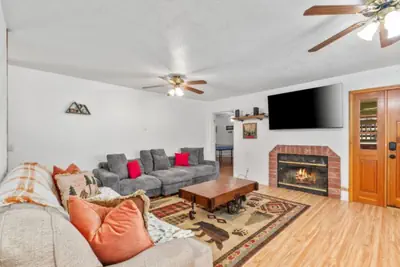 Photo 4 - Mountain Getaway | Game Room + Sleeps 10