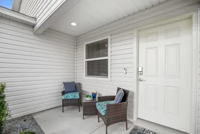 Photo 3 - Cozy 2 bedroom 1 bath villa with a sun patio.
