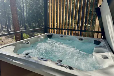 Photo 2 - Pet-Friendly Eco-Friendly Truckee Container House w Hot-Tub