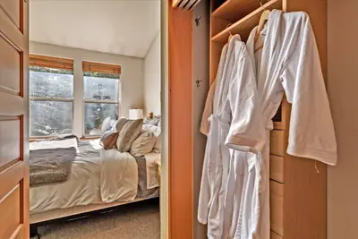 Photo 2 - Palisades Ski-in Ski-Out Condo Spacious Top Floor
