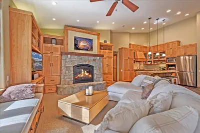 Photo 3 - Palisades Ski-in Ski-Out Condo Spacious Top Floor