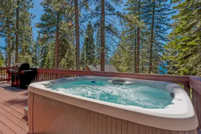 Photo 2 - Deluxe Lakeview Cabin Hot-Tub