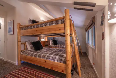 Photo 4 - Palisades Tahoe Ski Cabin Free Shuttle to Lifts in Minutes