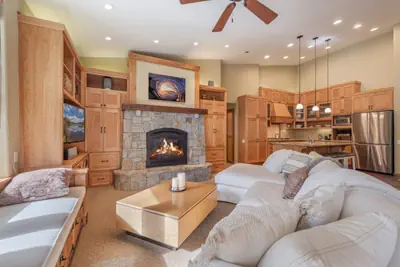 Photo 2 - Ski-In/Ski-Out Top Floor Spacious Palisades Condo