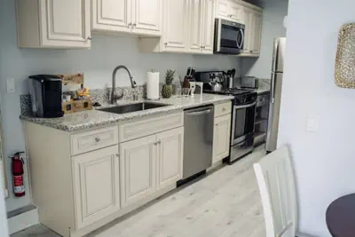 Photo 4 - Remodeled 2BR Home w/ Patio NoHo Arts District p14