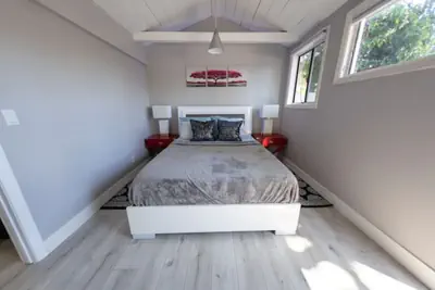 Photo 3 - Remodeled 2BR Home w/ Patio NoHo Arts District p14