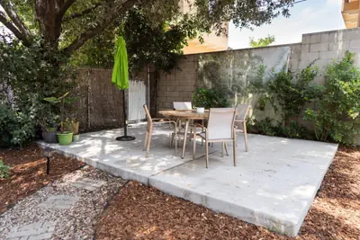 Photo 3 - 1BR *HOUSE* in GLENDALE with PRIVATE FENCED YARD (p55)