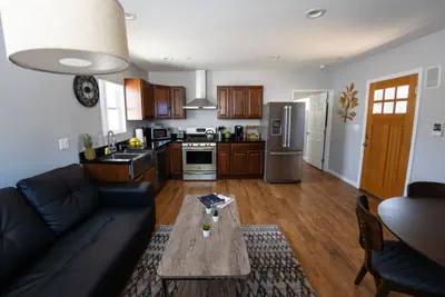 Photo 2 - Attractive 1BR Home in Great NOHO District (p16)