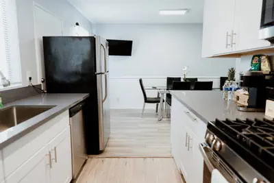 Photo 4 - NEWLY RENOVATED 2-BEDROOM TOWNHOUSE WITH PRIVATE ROOFTOP DECK REMODELED IN 2022  (p30)
