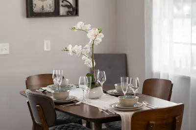 Photo 4 - BEAUTIFULLY UPDATED 3-BEDROOM HOME IN NOHO ARTS DISTRICT (p15)