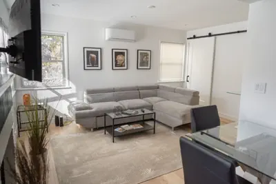 Photo 4 - Remodeled 2023 Modern 1BR HOUSE in Toluca Lake p72