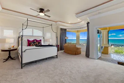 Photo 5 - Luxury Beachfront 4BR | Private Beach | Deck Views