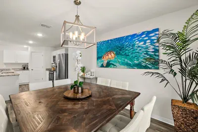 Photo 5 - Family Pool Retreat • Sleeps 10 • Near Beach • BBQ