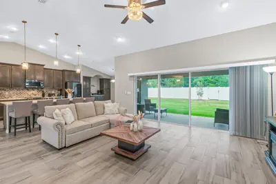 Photo 3 - 4BR | Two Suites | Near Beaches | Near Shopping