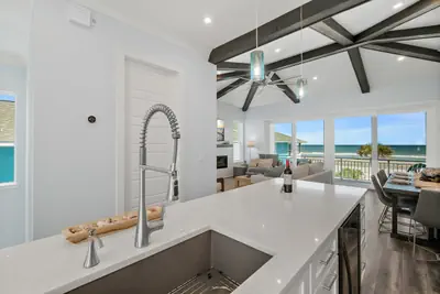 Photo 4 - Ocean View Living • 3BR Beach House | Bunks