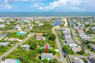 Photo 5 - Beach Walk Home | 3BR w 2 Suites | Quiet Yard