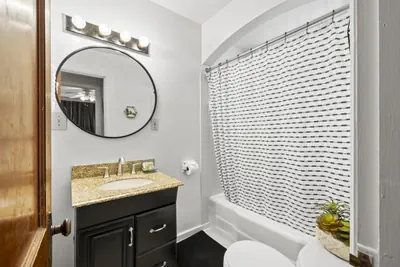 Photo 4 - Timeless Tulane 1Bed 1 Bath Apt. Mins 2 High