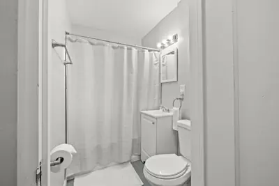 Photo 3 - Opulent Urban Retreat