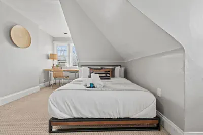 Photo 5 - The Trendy Hideaway