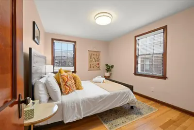 Photo 2 - Walk to High St • Free Parking & Private Backyard