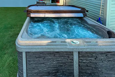 Photo 2 - Lake Access 4 Bed 3 Bath HOT TUB