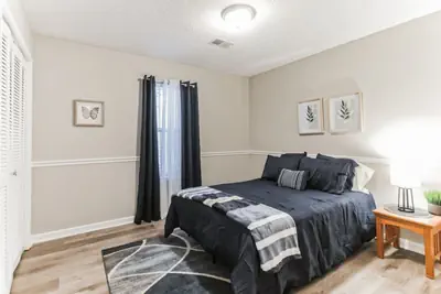 Photo 3 - Cozy Lakepoint Getaway: Comfy & Centrally Located