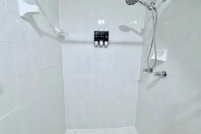 Photo 5 - Private Miami Bungalow | FIU + Free Parking
