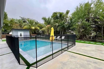 Photo 3 - 6BR Miami Waterfront Villa with Heated Pool