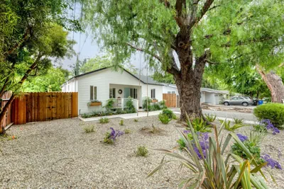 Photo 2 - Retro Cottage, Hot Tub, Putting Green, Bistro Patio, walk to all