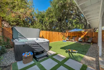 Photo 3 - 3Br Home, Hot Tub, Private Yard, Walk to all