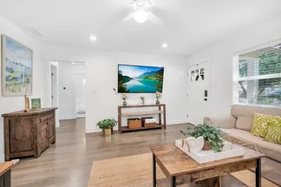 Photo 2 - 3Br Home, Hot Tub, Private Yard, Walk to all
