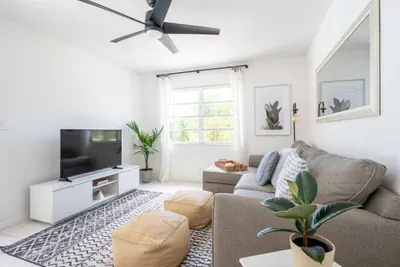 Photo 5 - 2-Bedroom Paradise Near Beach - Heated Pool