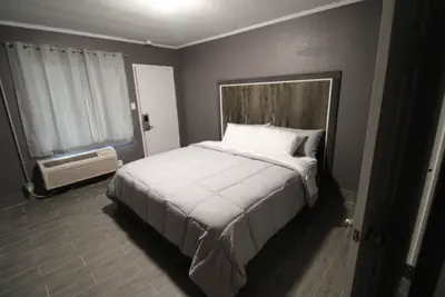 Photo 5 - The Razorback at 1611 Residences