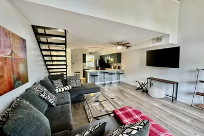 Photo 5 - Downtown Townhouse