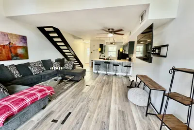 Photo 4 - Downtown Townhouse