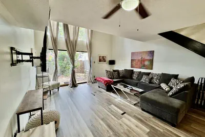 Photo 3 - Downtown Townhouse