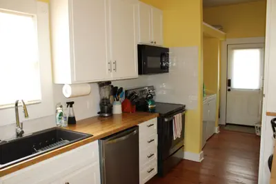 Photo 5 - Super Cute 2BR