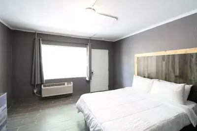 Photo 2 - The Ozark at 1611 Residences