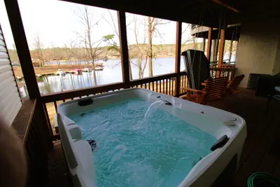 Photo 3 - Amazing Lakefront Getaway