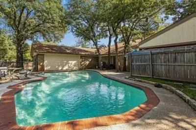 Photo 2 - 3 Bedroom with a Pool