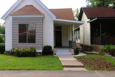 Photo 2 - Charming 2br near Downtown Fort Smith