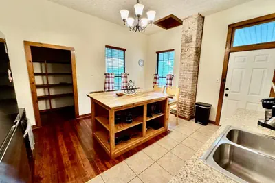 Photo 5 - Charming 2br near Downtown Fort Smith