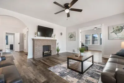 Photo 4 - Large 2 Bed Apartment in The Heart of Canton 2nd Floor Near HOF and Hospitals