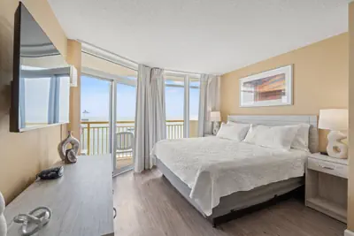 Photo 3 - Bay Watch Resort 1602