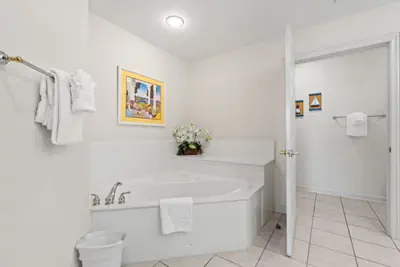 Photo 4 - 9th-Floor Ocean View Condo, Pool & Hot Tub